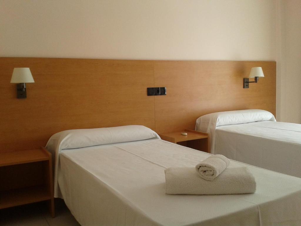 Bay Hotel Ρόζες Εξωτερικό φωτογραφία