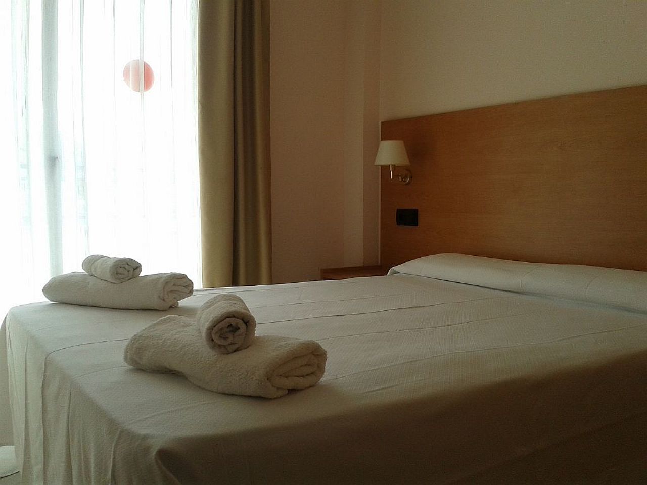 Bay Hotel Ρόζες Εξωτερικό φωτογραφία