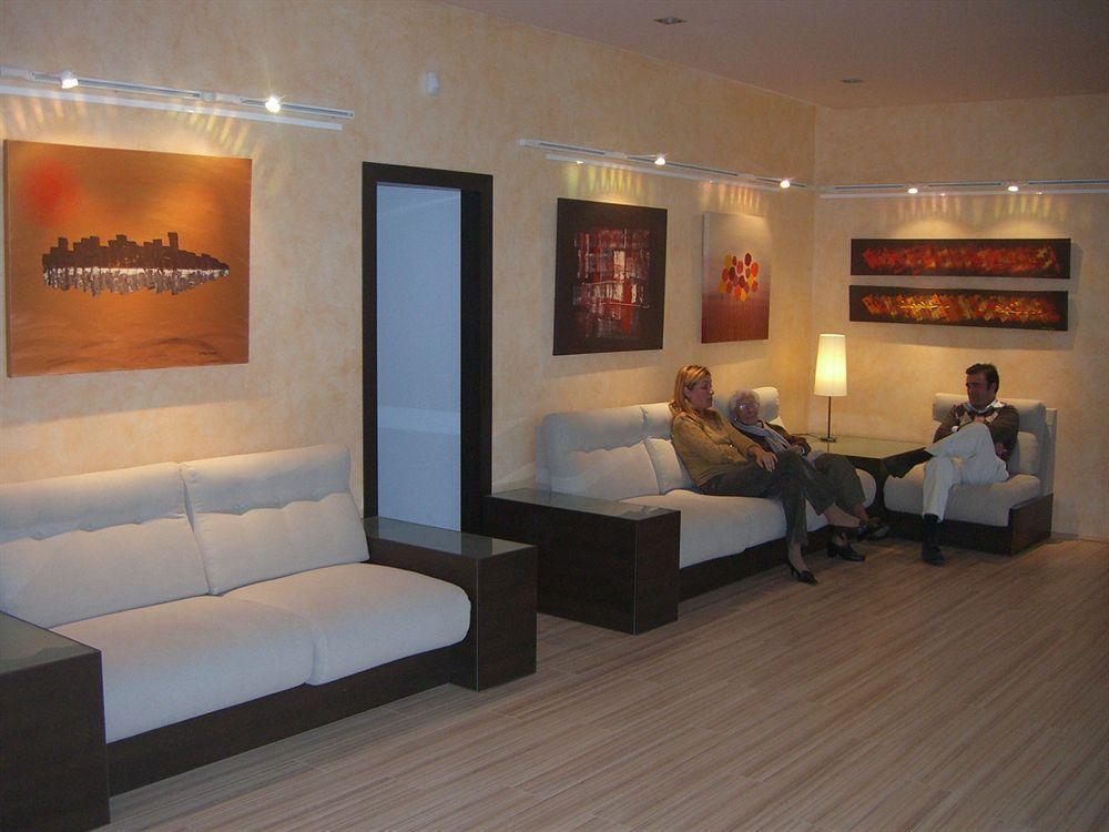 Bay Hotel Ρόζες Εξωτερικό φωτογραφία