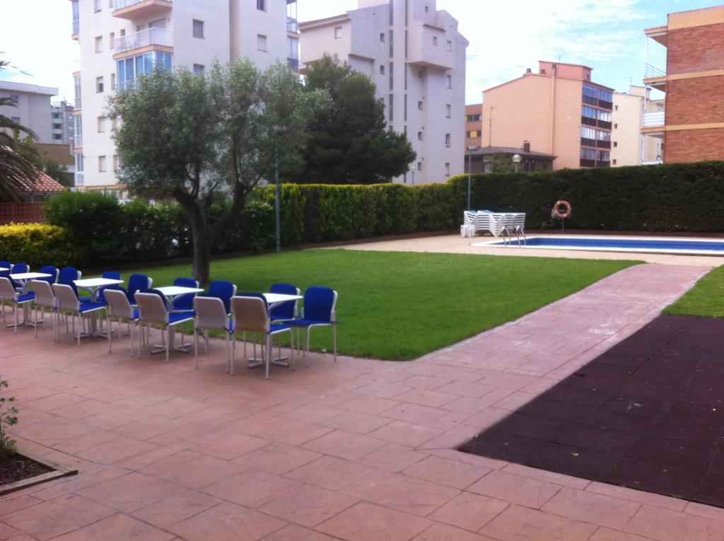 Bay Hotel Ρόζες Εξωτερικό φωτογραφία