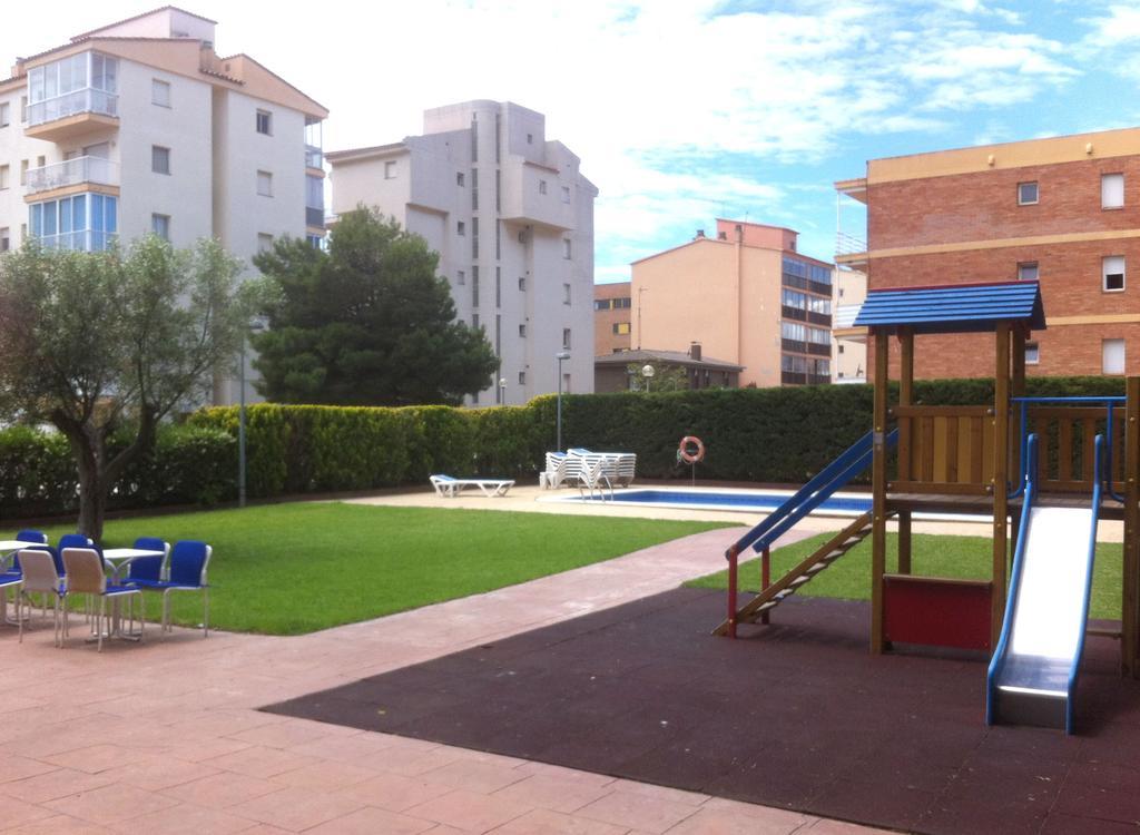 Bay Hotel Ρόζες Εξωτερικό φωτογραφία