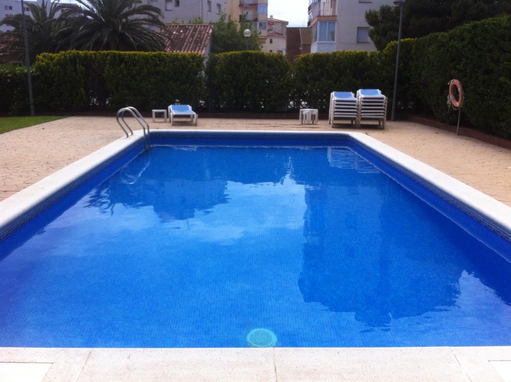 Bay Hotel Ρόζες Εξωτερικό φωτογραφία