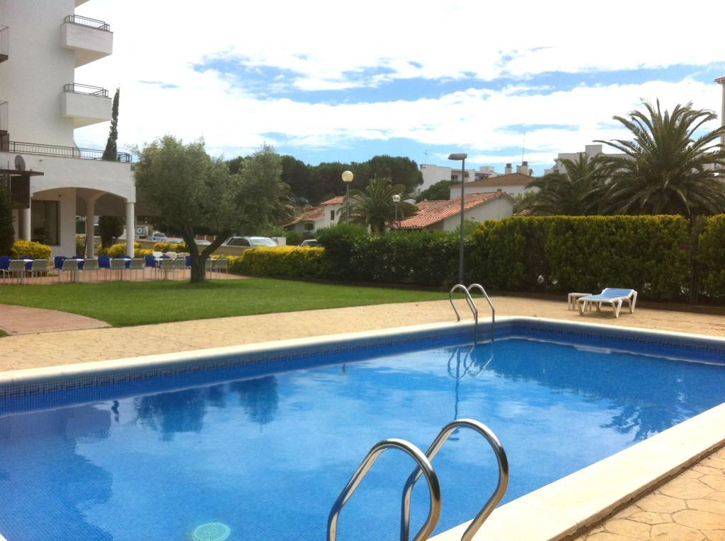 Bay Hotel Ρόζες Εξωτερικό φωτογραφία