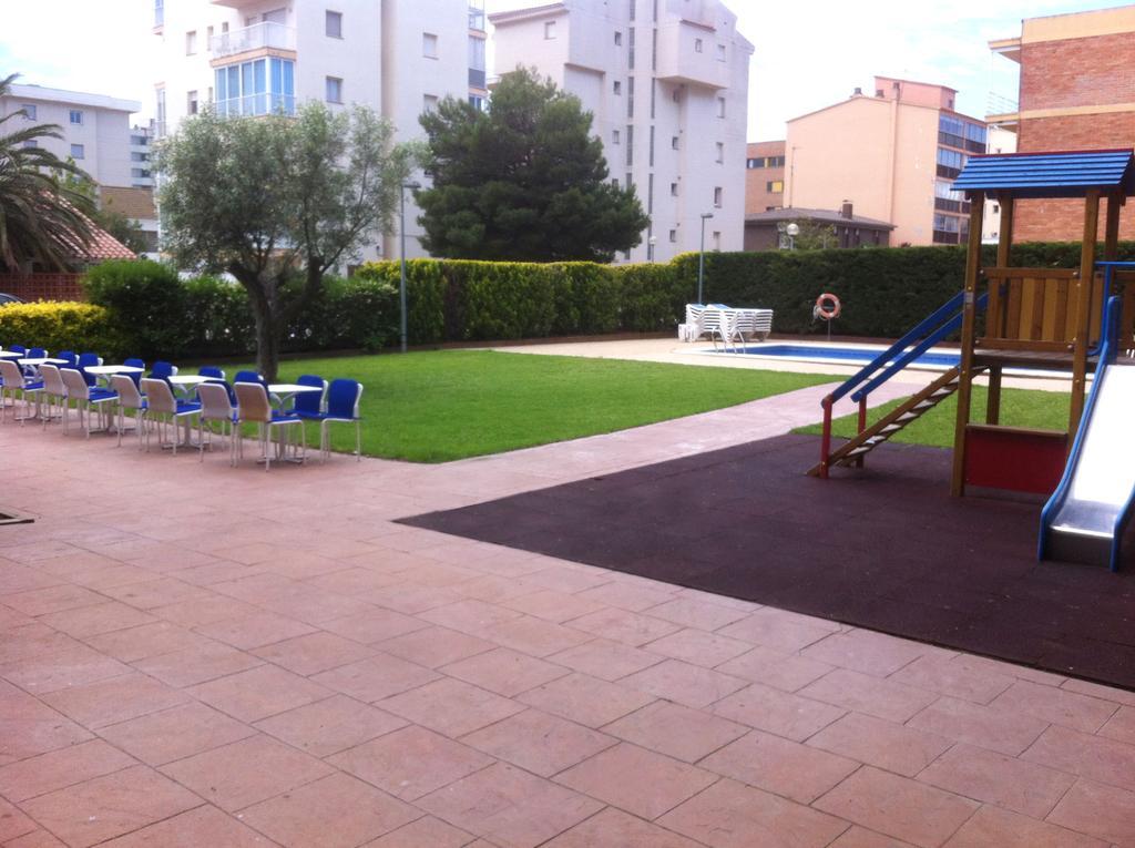 Bay Hotel Ρόζες Εξωτερικό φωτογραφία