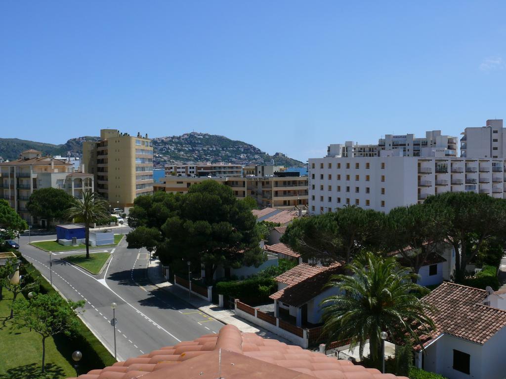 Bay Hotel Ρόζες Εξωτερικό φωτογραφία